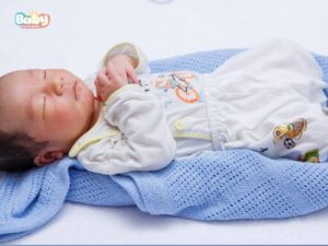 Hướng dẫn ba mẹ cách gấp gối chống trào ngược cho bé yêu tại nhà